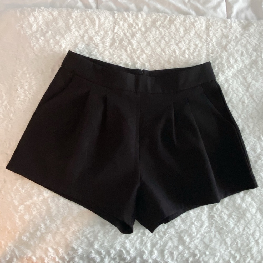 Pleated Shorts and Top Set - Picture 8 of 10